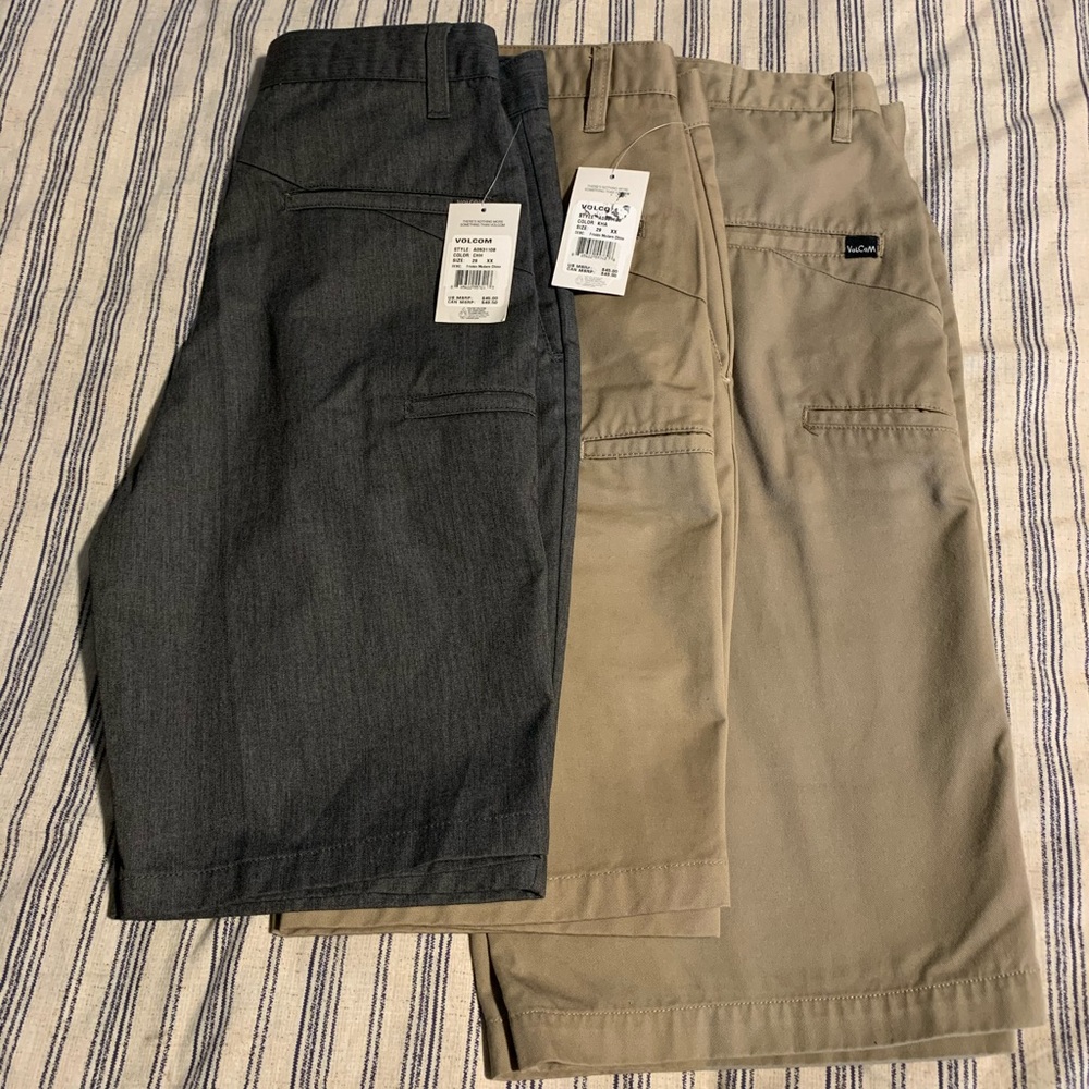 3 pairs of Men’s Volcom shorts 🚫sold🚫
